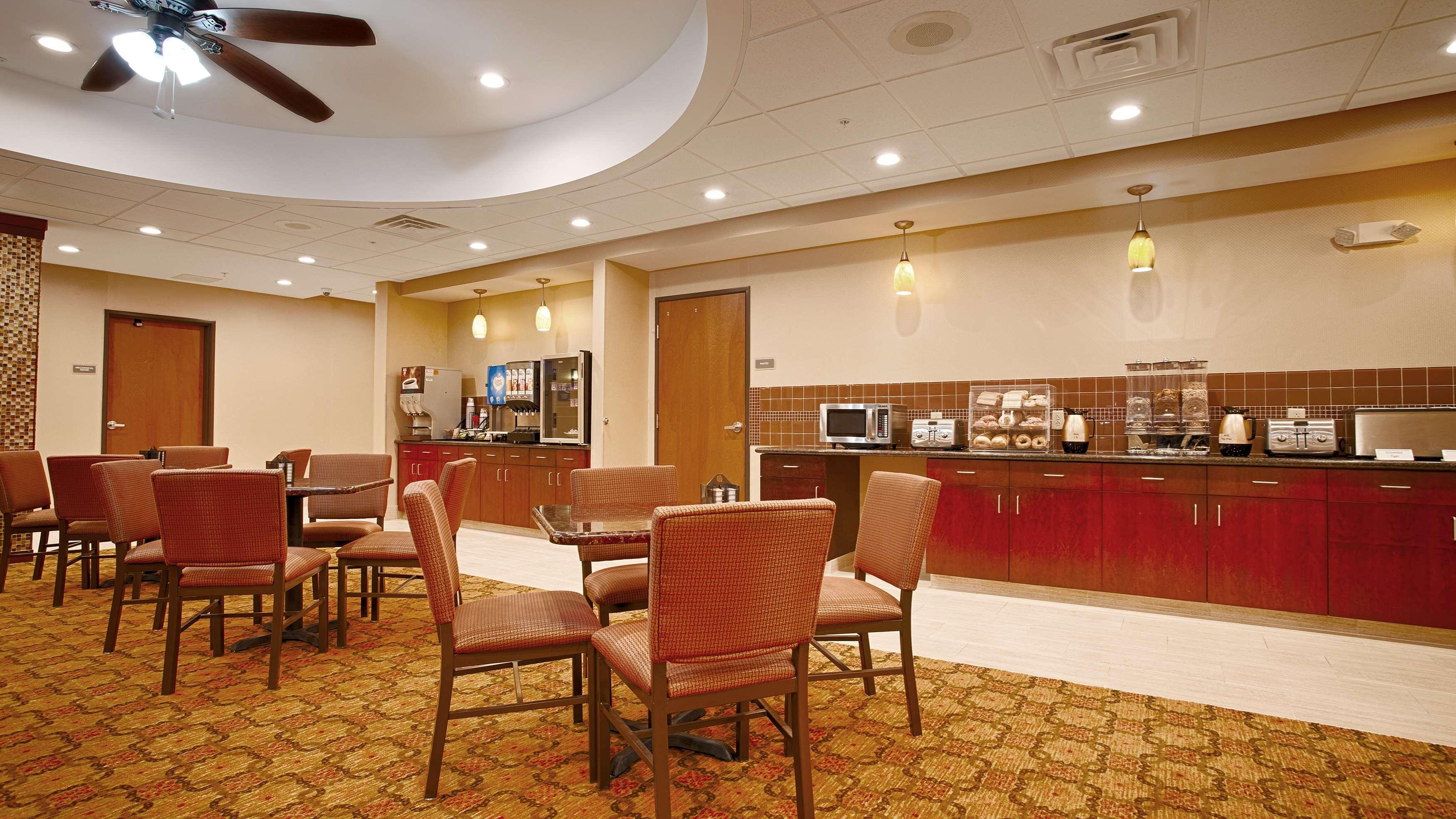 Best Western Plus Finger Lakes Inn&Suites Cortland Exterior foto