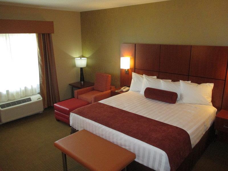 Best Western Plus Finger Lakes Inn&Suites Cortland Zimmer foto